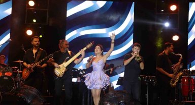 Melek Mosso 23 Nisan'da Bolululara konser verdi