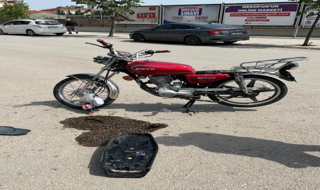 Merzifon'da otomobille çarpışan motosikletin sürücüsü yaralandı