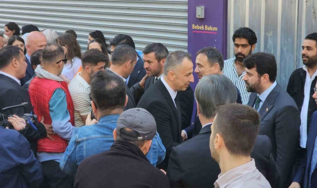 Milletvekilleri ve belediye başkanı partililer ve vatandaşlarla bayramlaştı
