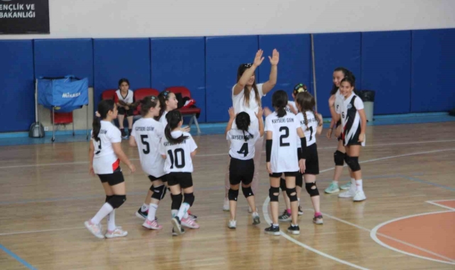 Mini Voleybol Şenliği başladı