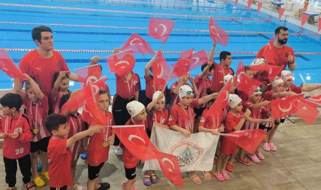 Minik yüzücülerden büyük başarı