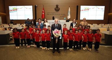 Minikler bayram coşkusunu Başkan Özdemir ile paylaştı