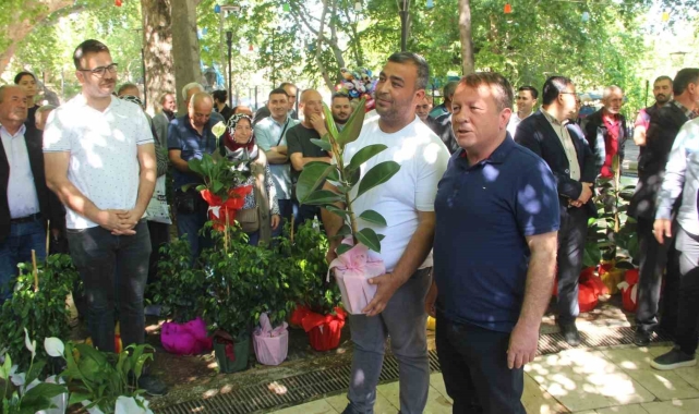 Mut'ta belediye başkanına gönderilen tebrik çiçekleri ihtiyaç sahiplerine yardıma dönüştü