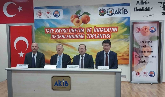 Mut'ta "Taze Kayısı Üretim ve İhracatını Değerlendirme Toplantısı" yapıldı