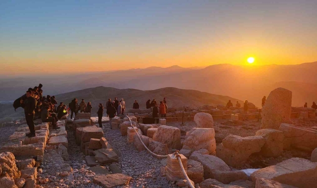 Nemrut Dağı'na bayramda yoğun ilgi