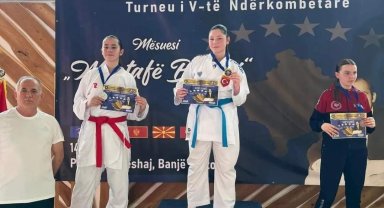 Nilüferli karateciler madalyalarla döndü