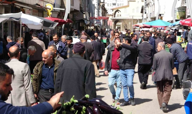 Normalleşen Van'da bayram alışverişi hareketliliği