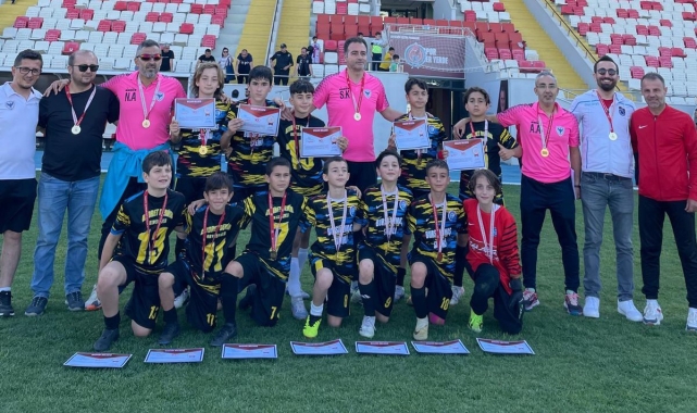 Okul sporları küçük erkekler futbol şampiyonasının çeyrek finalleri Kula'da düzenlendi