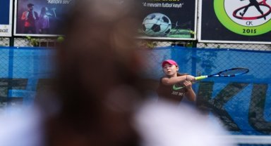 Okul Sporları Yıldızlar Tenis Türkiye Final müsabakaları Düzce'de sürüyor