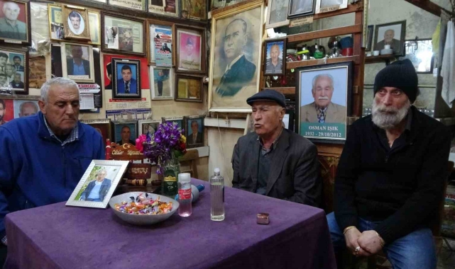 'Ölüler Kıraathanesi'nde buruk bayramlaşma