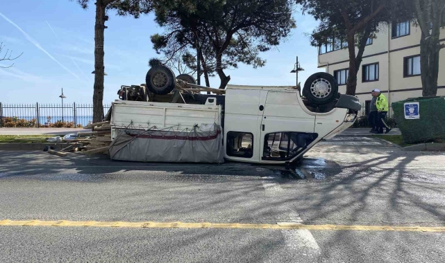 Ordu'da takla atan kamyonetten yara almadan kurtuldular