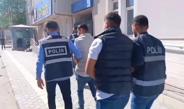 Oto galerinin camlarının kırılıp 2 aracın yakılmasıyla ilgili 10 kişi yakalandı