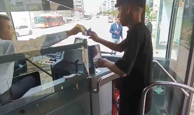 Otobüs sürücüsünden yürekleri ısıtan bayram harçlığı sürprizi