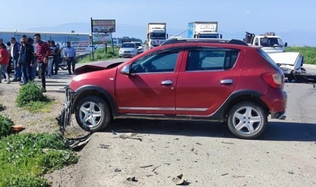 Otomobille çarpışan Tofaş ikiye bölündü: 1 yaralı