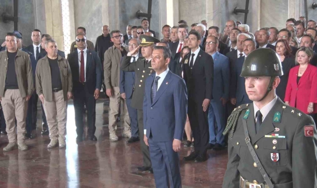 Özgür Özel, Anıtkabir'i ziyaret etti