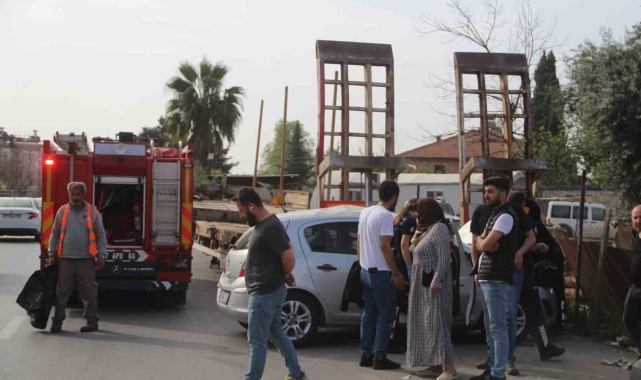 Park halindeki römorka çarpan otomobil sürücüsü ağır yaralandı