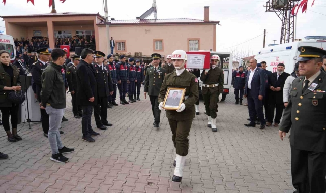 Piyade Uzman Çavuş Hikmet Aslan Niğde'de son yolculuğuna uğurlandı