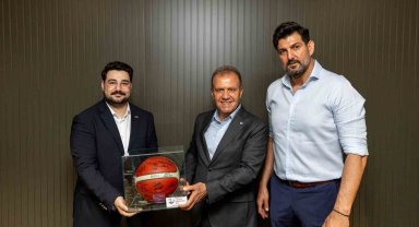 Play-off'a kalan basketbolcular Başkan Seçer ile bir araya geldi