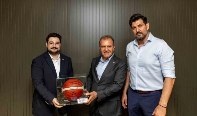 Play-off'a kalan basketbolcular Başkan Seçer ile bir araya geldi