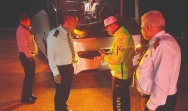 Polis, 33 otobüs şoförüne ve yolculara bilgilendirme eğitimi verdi