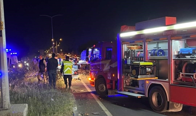 Refüje aşan tırın çaptığı otomobildeki 10 yaşındaki çocuk yaşamını yitirdi