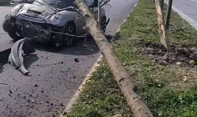 Refüje çarpan otomobil takla atarak ters yöne uçup otomobile çarptı