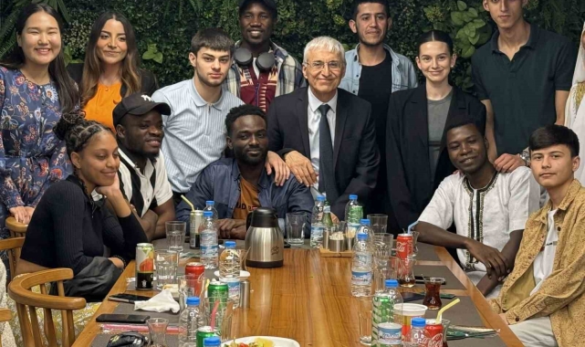 Rektör Prof. Dr. Adnan Özcan, uluslararası öğrencilerle iftar yemeğinde bir araya geldi