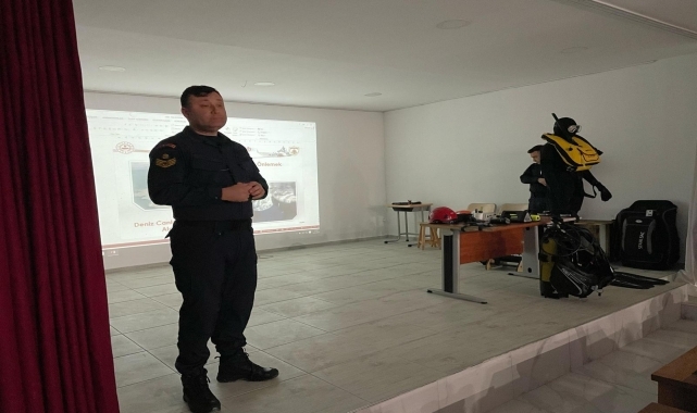 Sahil Güvenlik ekipleri "Geleceğin Denizcileri Projesi" kapsamında öğrencilerle buluştu