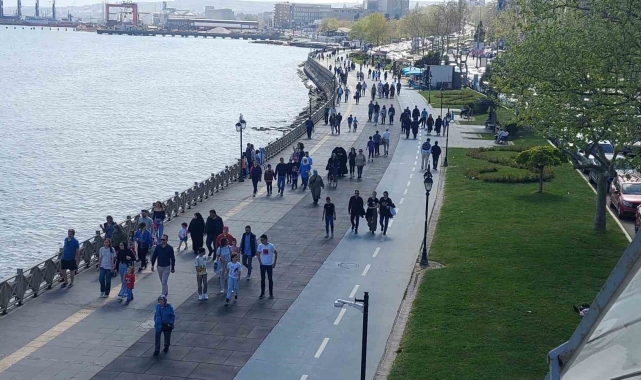 Sahilde bayram yoğunluğu