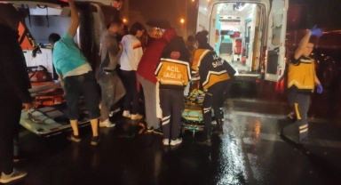 Samsun'da devrilen ambulanstaki hasta ve refakatçisi yaralandı