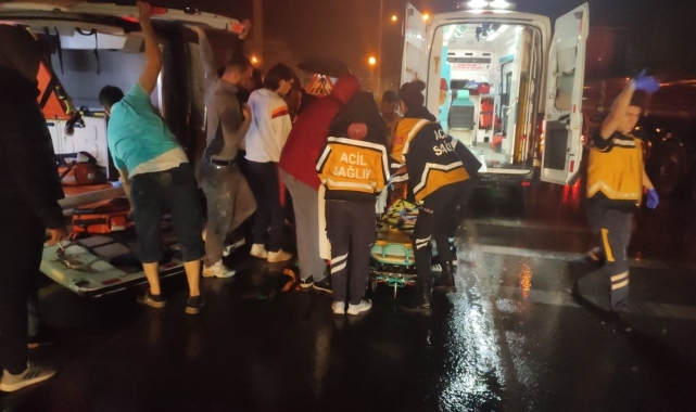 Samsun'da devrilen ambulanstaki hasta ve refakatçisi yaralandı