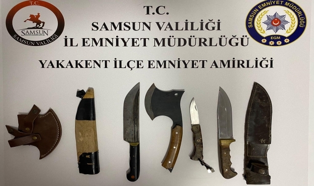 Samsun'da NARVAS uygulamasında bir araçta kesici aletler bulundu