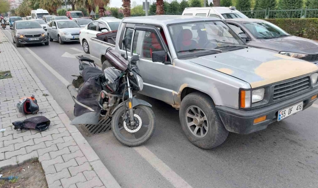 Samsun'da motosiklet kamyonetin kapısına çarptı: 1 yaralı