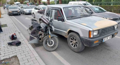Samsun'da motosiklet kamyonetin kapısına çarptı: 1 yaralı