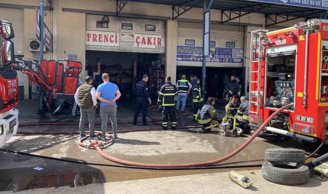 Sanayi sitesinde yangın: 3 işyeri etkilendi