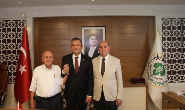 Sarıgöl'ün hayırsever ismine Özgür Özel'den vefa