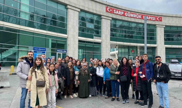 Sarp Sınır Kapısı'nda bayram ilk iki gününde 44 bin yolcu giriş- çıkış yaptı