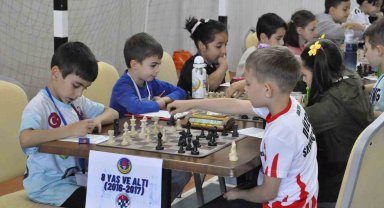 Satranç şöleni TED Düzce Kolejinde yaşandı