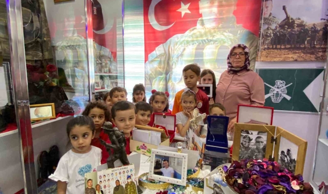 Şehit oğlunun hasretini böyle gideriyor, odasını anı evine çevirdi