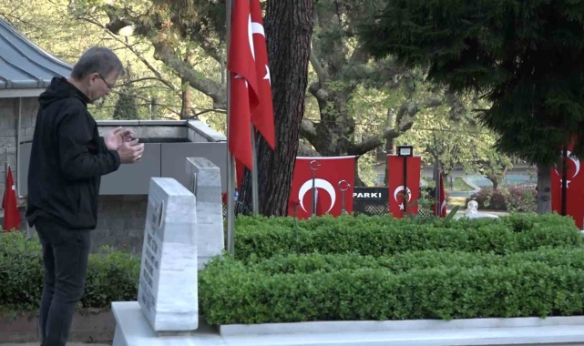 Şehitlikte hüzünlü bayram