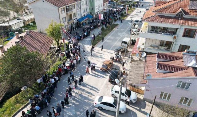 Şeker dağıtma geleneklerini bu bayram da sürdürdüler