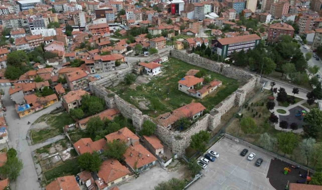 Selçuklu mirası bin 100 yıllık tarihi kale turizme kazandırılıyor