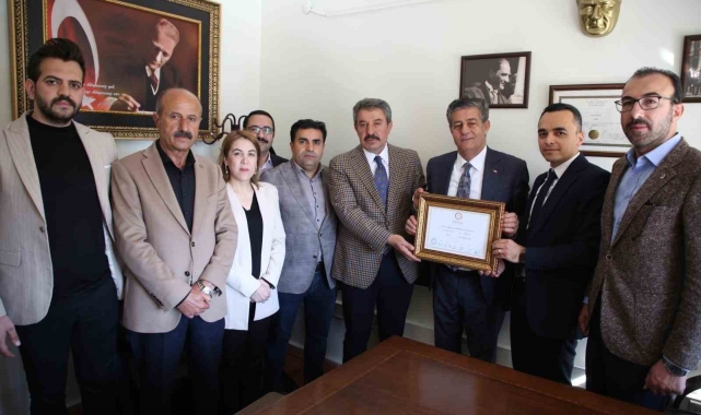Şırnak Belediye Başkanı mazbatasını aldı