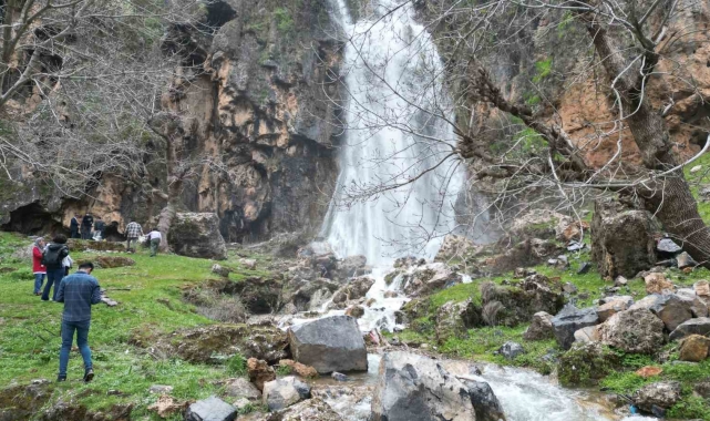 Şırnak'ta dev şelaleye akınlar başladı