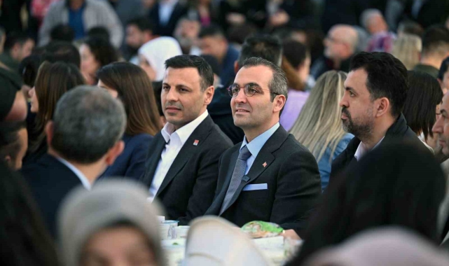 Şişli'de 3 bin kişi Kadir Gecesi'nde meydan iftarında buluştu