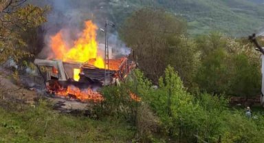 Sobadan çıktığı tahmin edilen yangında bir ev kullanılamaz hale geldi