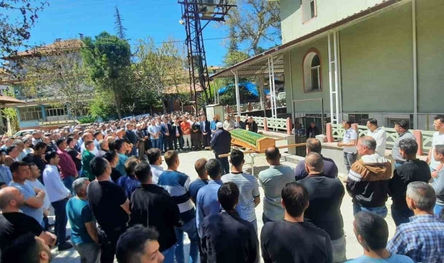 Soma'da maden kazasında hayatını kaybeden işçi Gediz'de toprağa verildi