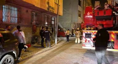 Sultangazi'de 4 katlı binanın bodrum katında korkutan yangın