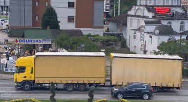 Şüphe üzerine durdurulan tırda 10 düzensiz göçmen yakalandı: 2 gözaltı