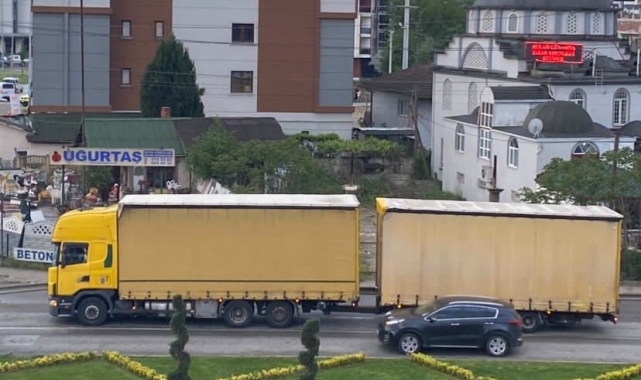 Şüphe üzerine durdurulan tırda 10 düzensiz göçmen yakalandı: 2 gözaltı